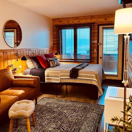 Doco Rocky Mountain Vacation Rental-Queen Suite With Resort Amenities グランビー エクステリア 写真