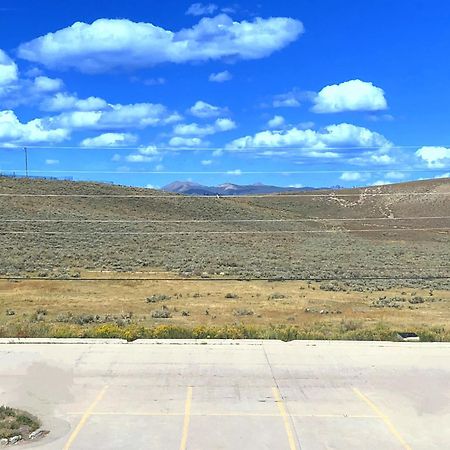 Doco Rocky Mountain Vacation Rental-Queen Suite With Resort Amenities グランビー エクステリア 写真