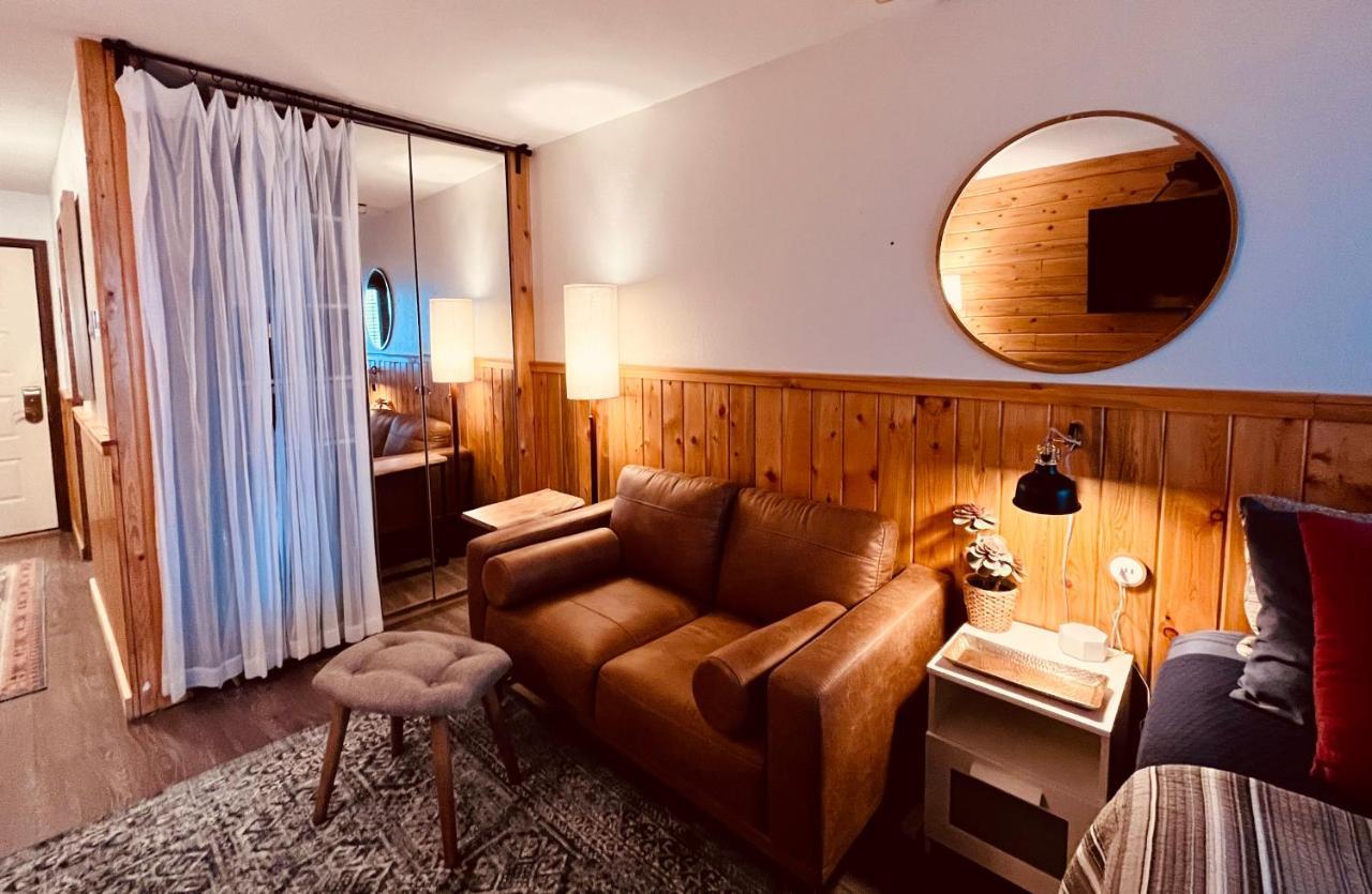 Doco Rocky Mountain Vacation Rental-Queen Suite With Resort Amenities グランビー エクステリア 写真