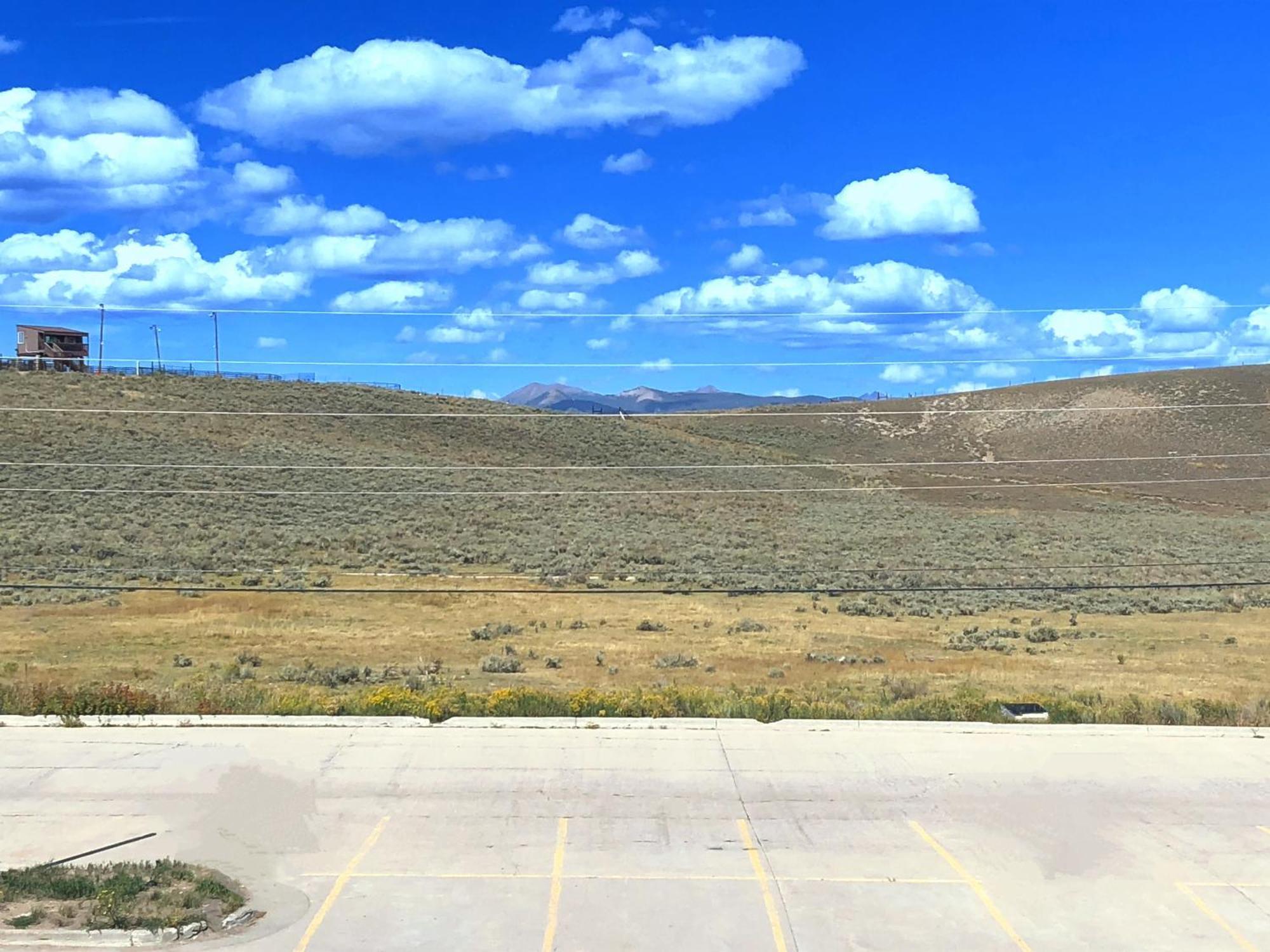 Doco Rocky Mountain Vacation Rental-Queen Suite With Resort Amenities グランビー エクステリア 写真